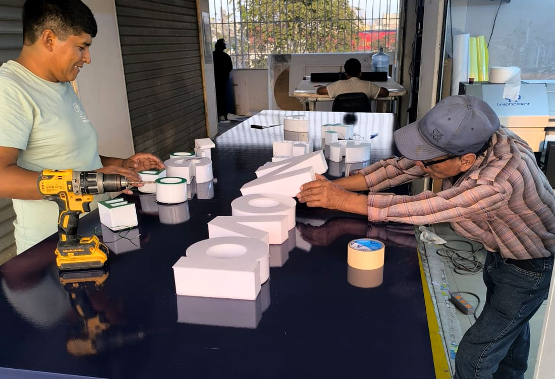 GIGANTOGRAFIAS EN LIMA    